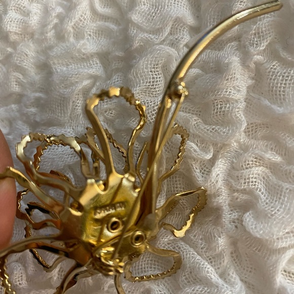 Vintage 1950’s Brooch Signed SARAH COVENTRY Gold Tone Flower 3D CZ Carved Circa - Picture 3 of 3